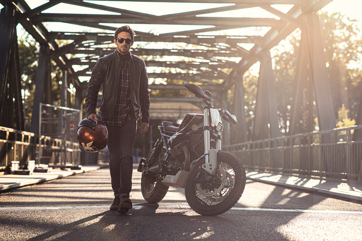 Vanguard en Moto Guzzi matchen jeans met custom bike - JFK